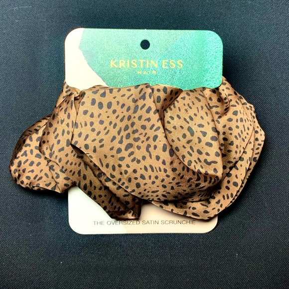 ✨Pick 5/$25- Oversized Satin Scrunchie with Cheetah Print. - Picture 1 of 1